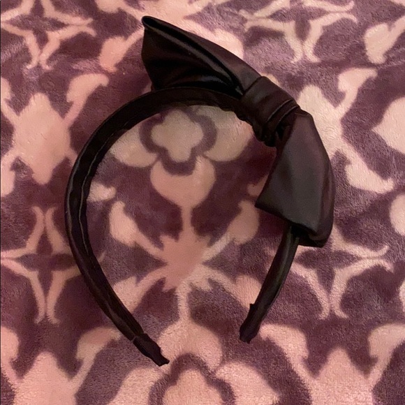 2 black headbands with a stylish big black bow ‼️ - Picture 6 of 7